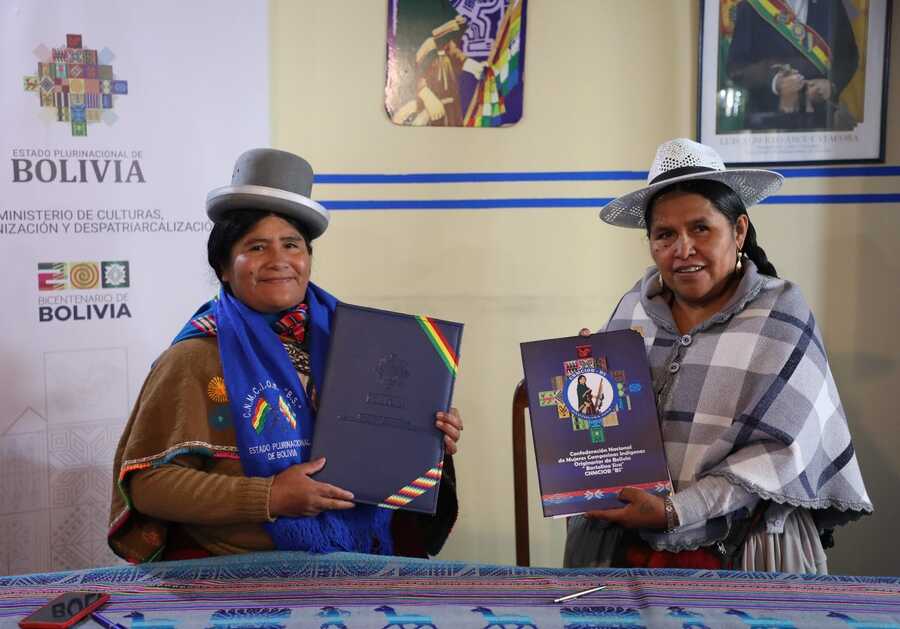 Culturas y “Bartolinas” acuerdan fortalecer las industrias creativas