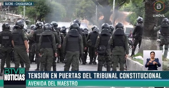 Trasladan grupos de personas de Potosí a Sucre para sumarse a evistas movilizados