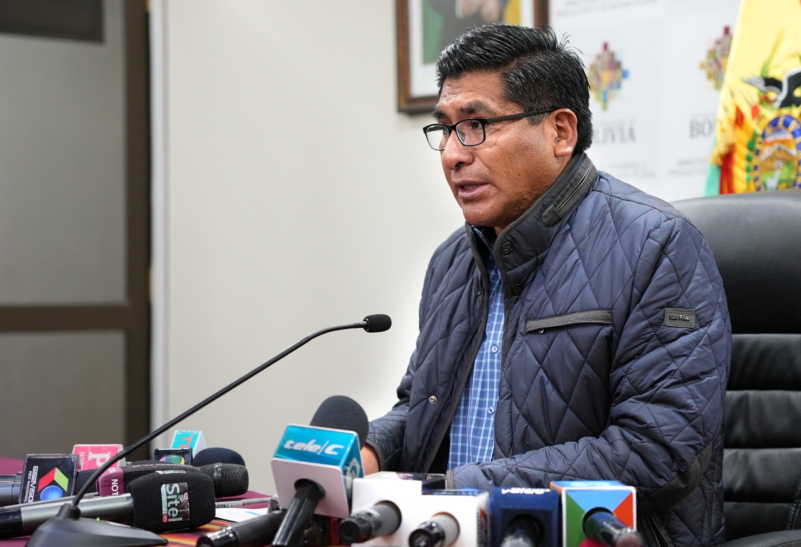 Bolivia pierde $us 121 millones por día de bloqueo, Gobierno rechaza la medida y pide defender la estabilidad