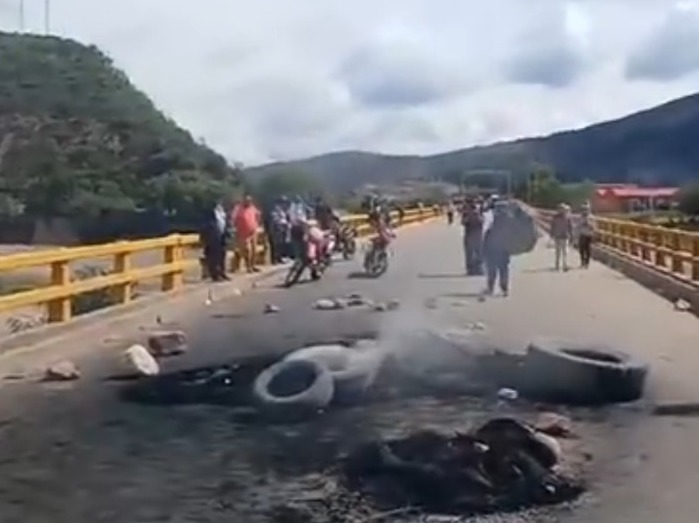 Empresarios denuncian que bloqueos “afectan gravemente” a la economía y exhortan al diálogo