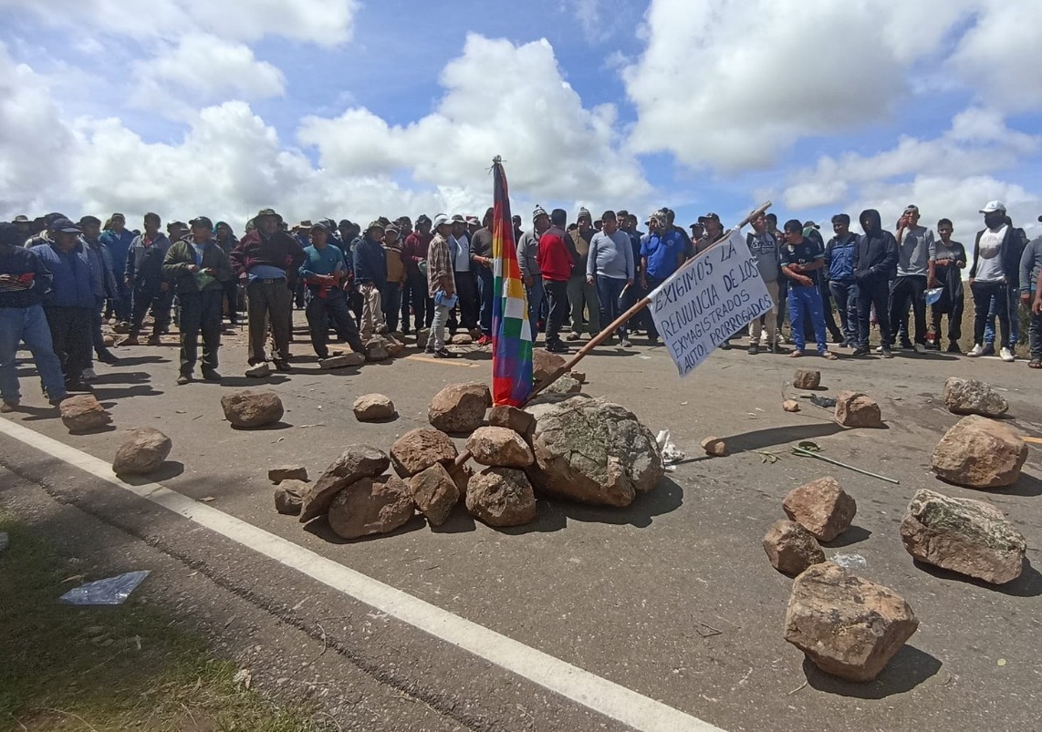 Piden investigar financiamiento y uso de dinamitas en bloqueo del trópico de Cochabamba 
