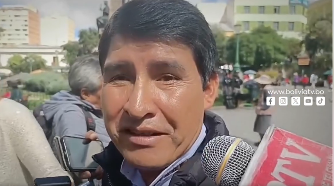 Gobernador de Chuquisaca plantea actuar contra incitadores a bloqueos y califica a Evo como “primer violador” de la Constitución