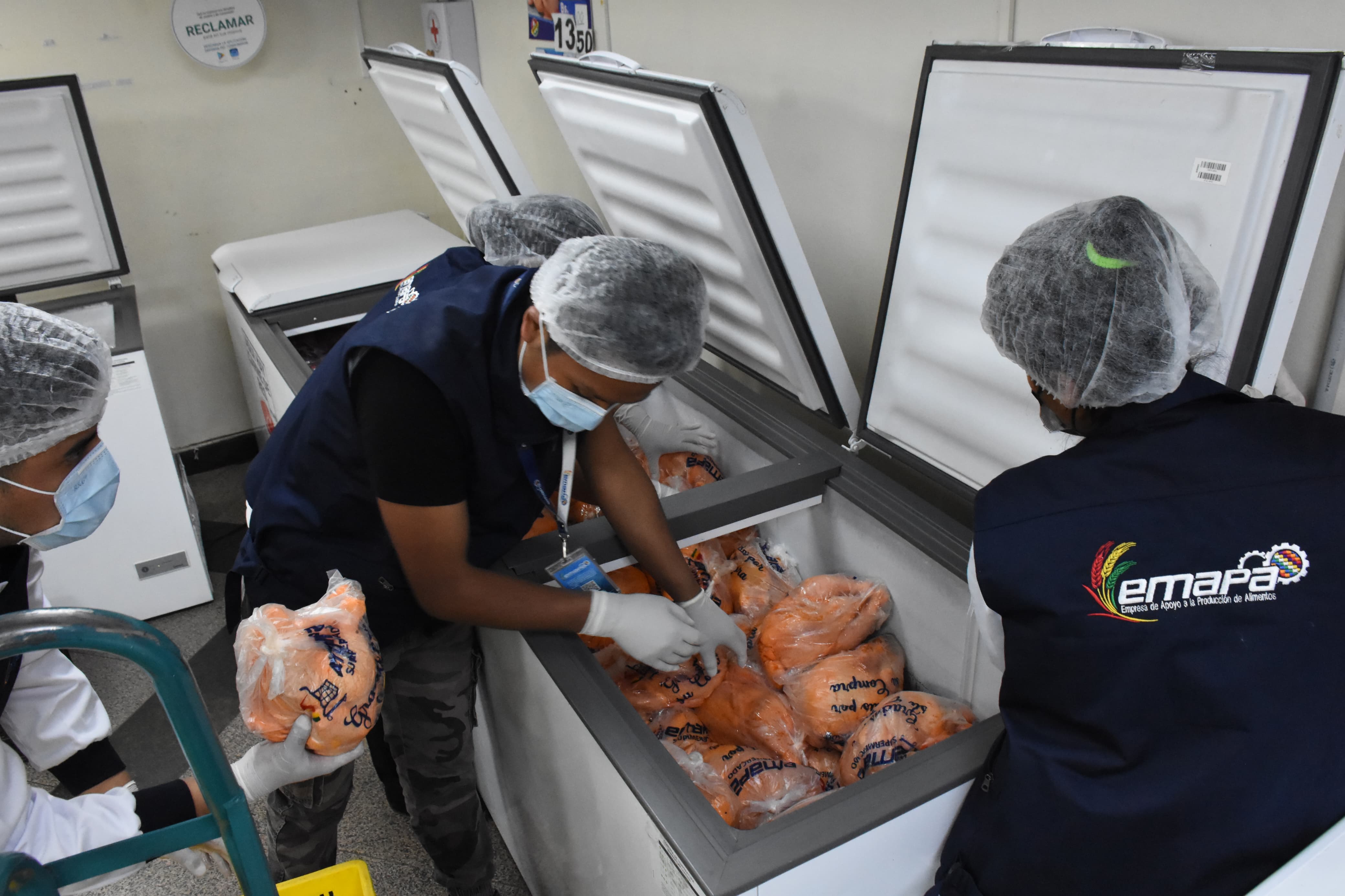 Supermercados de Emapa en La Paz ofrecen el kilo de la carne de pollo a Bs 13,50