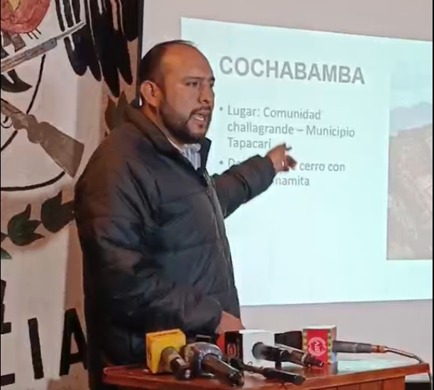 Reportan policías heridos y arrestados en punto de bloqueo en Potosí; en Cochabamba dinamitan un cerro para bloquear