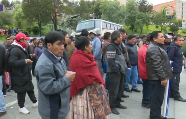 Chóferes inician marchan de protesta contra la Alcaldía de La Paz por "multas y cobros excesivos"