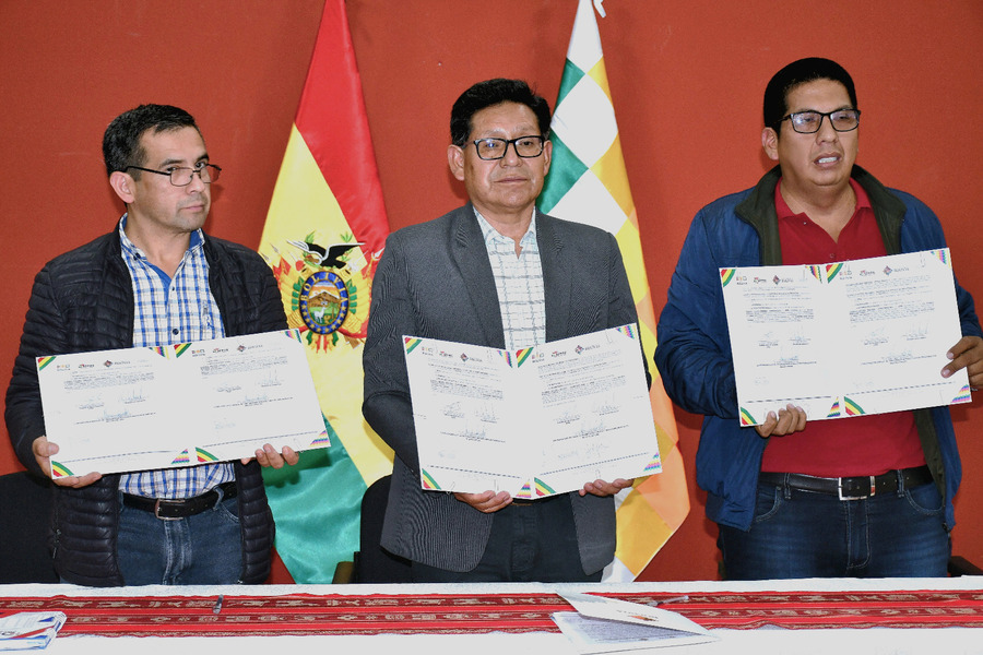 Gobierno e Interculturales suscriben convenios para construcción de unidades educativas en San Buenaventura e Ixiamas