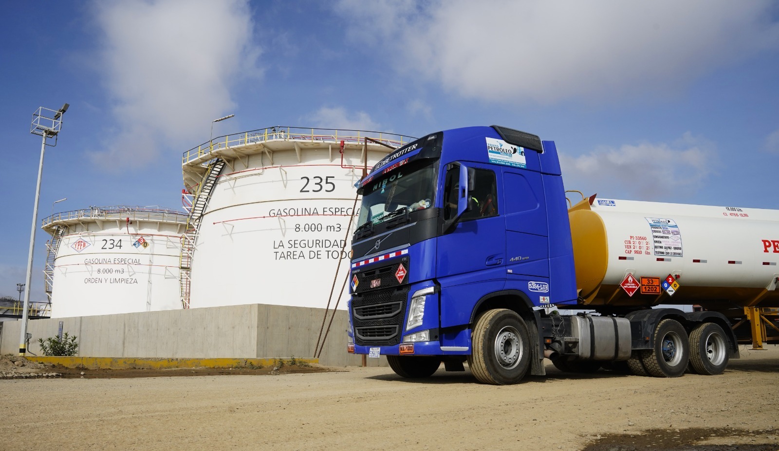 YPFB asegura abastecimiento de combustibles con ingreso al país de 900 cisternas