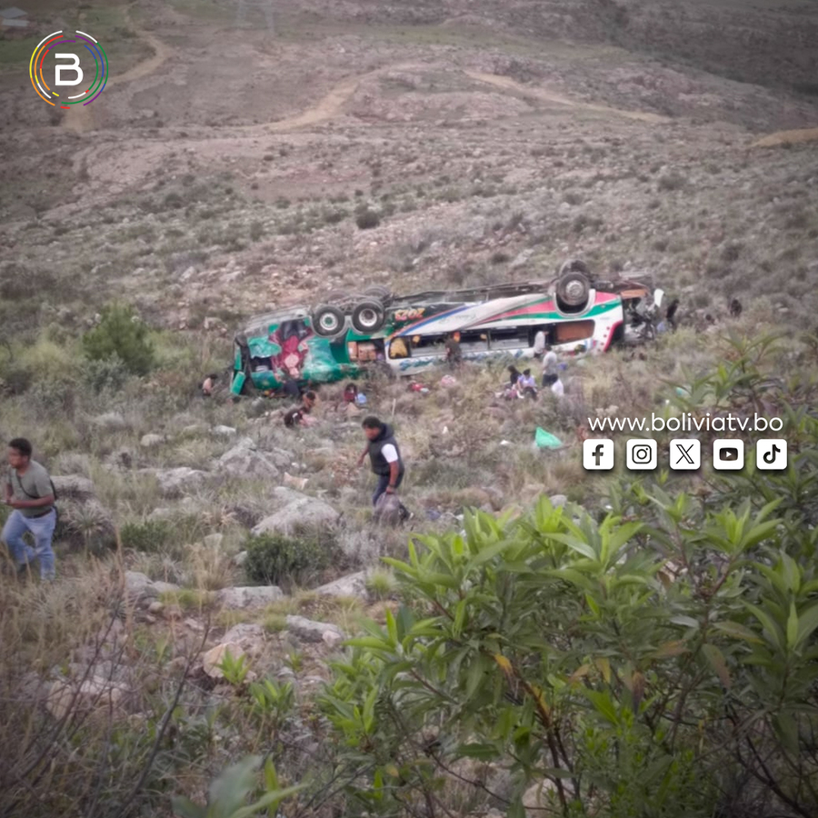 Embarrancamiento en la ruta Cochabamba – Sucre deja tres fallecidos y más de 20 heridos 
