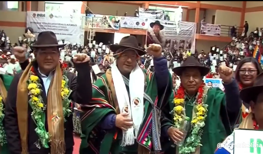 Presidente entrega 1.458 títulos ejecutoriales y se alcanza el 98% de saneamiento de tierra en Oruro