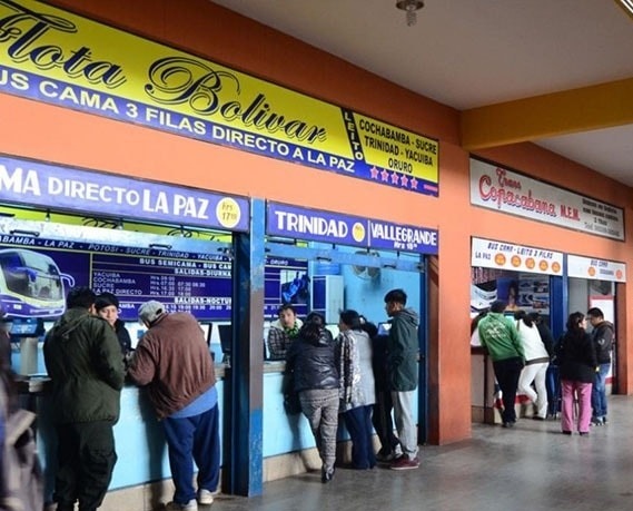 Suspenden temporalmente salidas de Cochabamba a Oruro y La Paz por derrumbe en Sayari