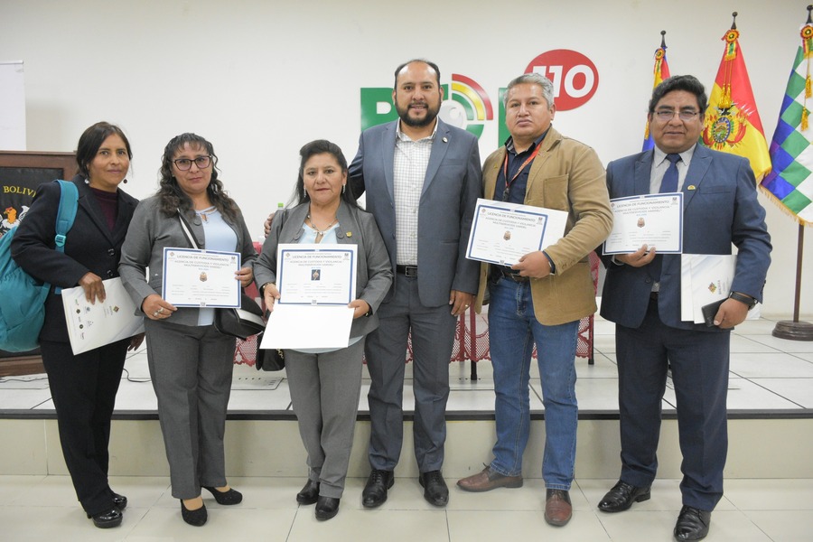 Gobierno entrega licencias de funcionamiento a 10 empresas privadas de vigilancia en La Paz