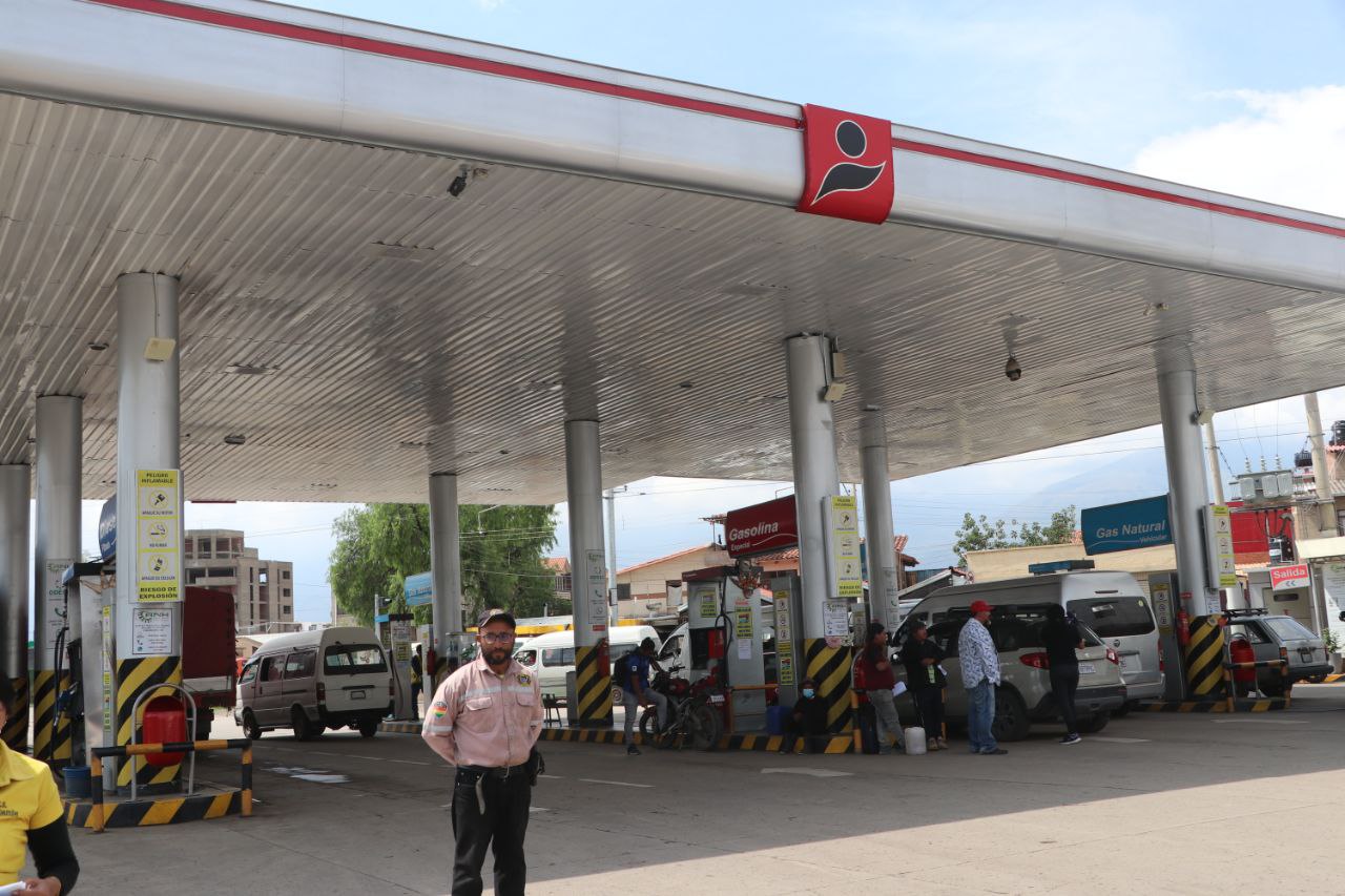 Ministro afirma que el abastecimiento de combustibles retornó a la normalidad en todo el país