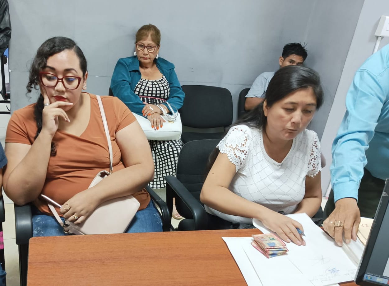 Restituyen derechos laborales de dos trabajadoras en Santa Cruz con pago de beneficios sociales
