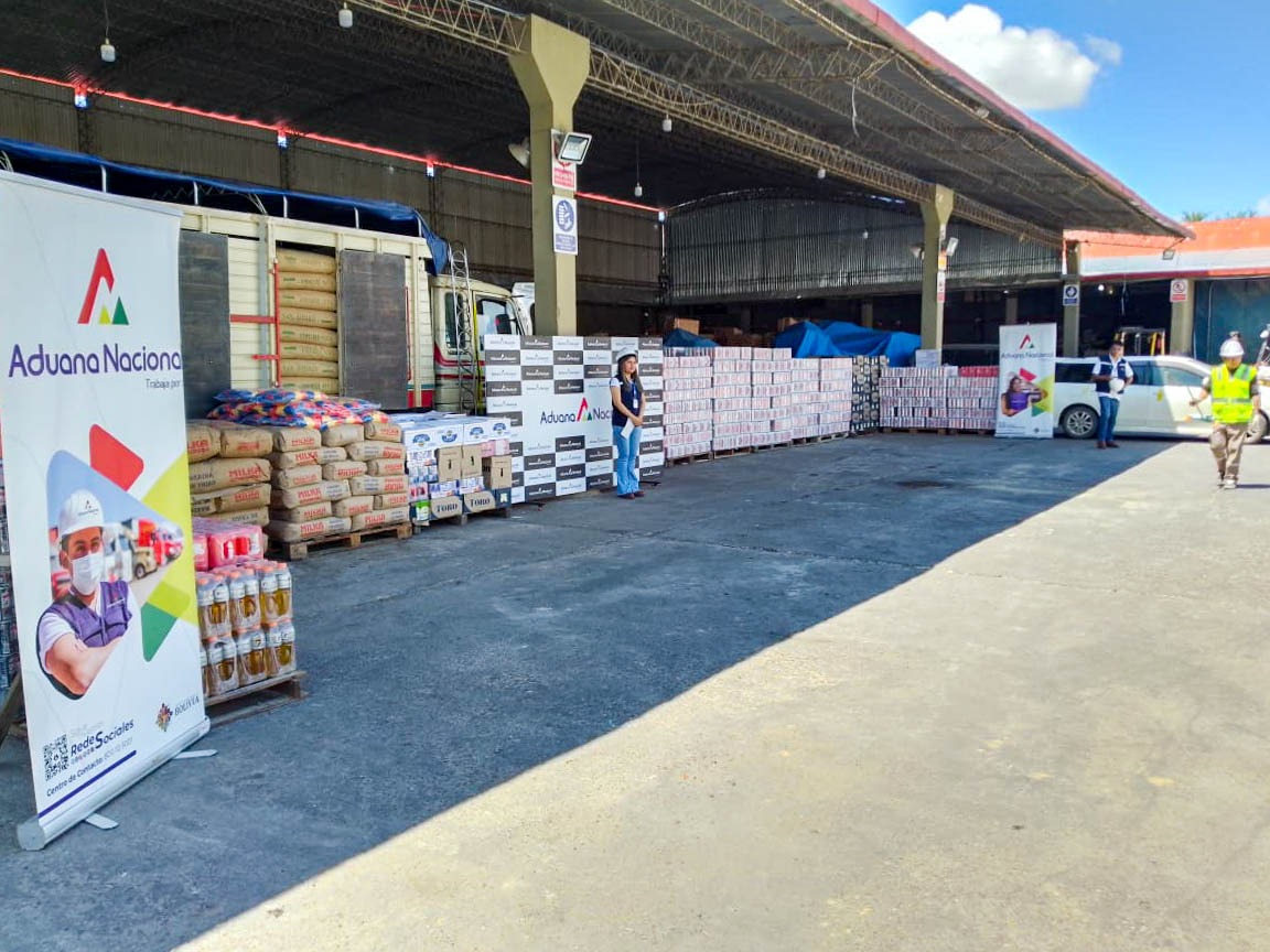 Aduana en Tarija incauta alimentos, bebidas y un vehículo indocumentado valuados en Bs 284 millones