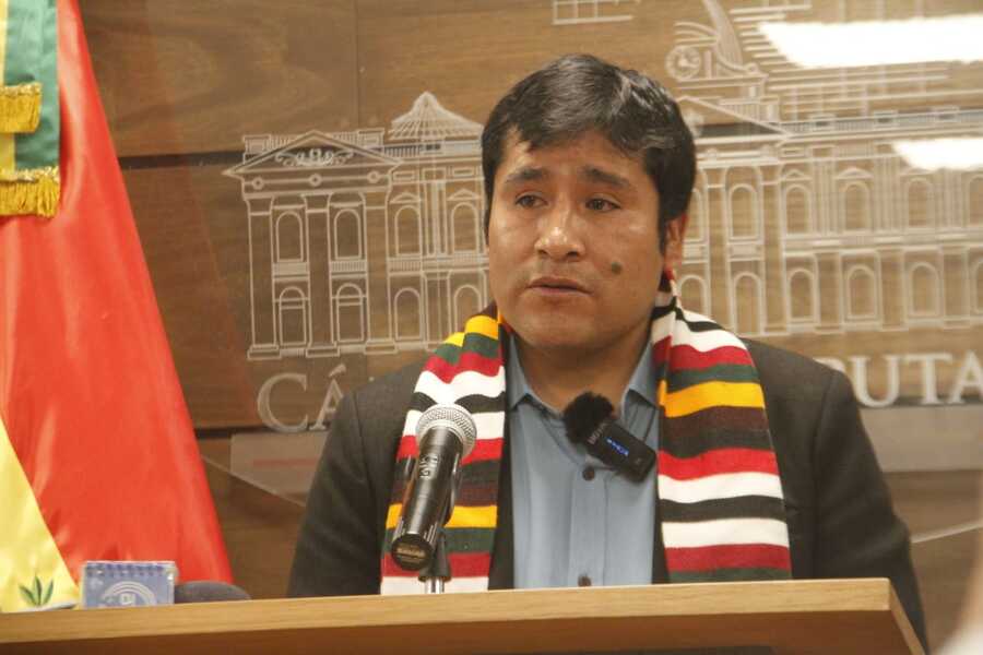 Huaytari plantea priorizar aprobación de créditos y apela a consciencia de legisladores para responder a sus regiones