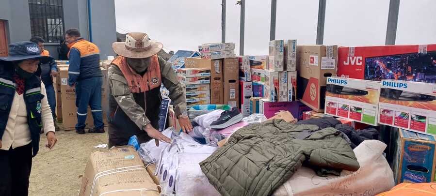 Gobierno entrega ayuda humanitaria para familias damnificadas por el deslizamiento en Achocalla