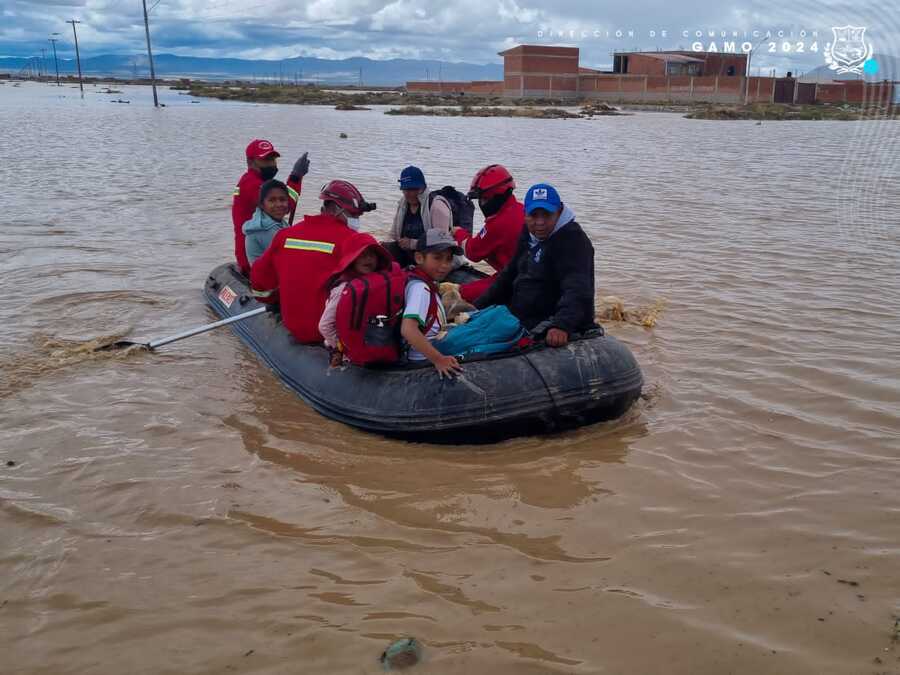Gobierno envía a Oruro ayuda humanitaria para damnificados por el desborde del río Paria