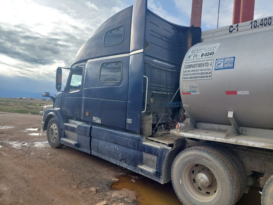 Militares recuperan 1.200 litros de diésel que era desviado por la ruta La Paz - Desaguadero 