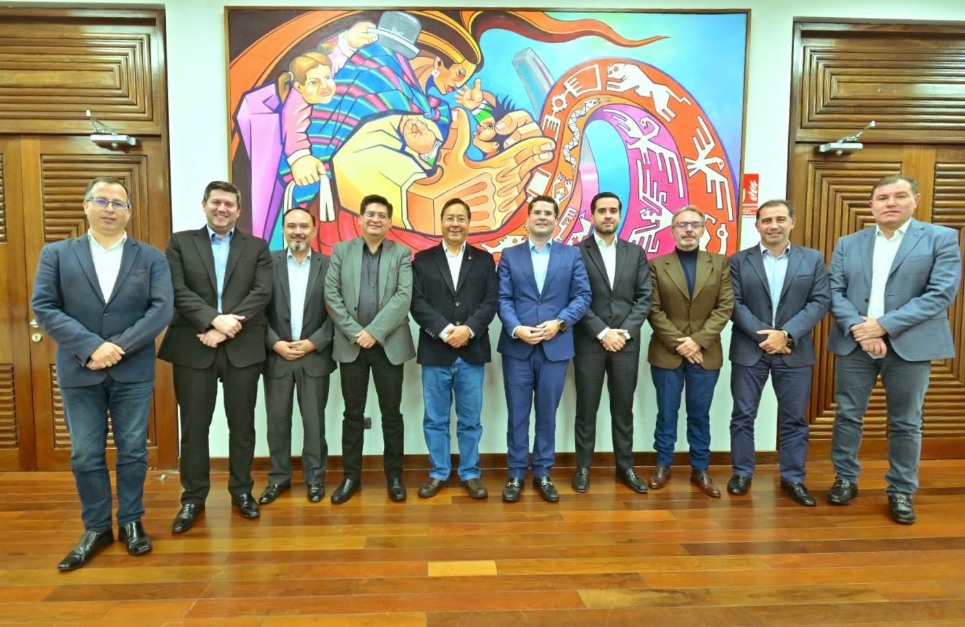 Arce destaca acuerdo con empresarios y asegura que no se permitirá que se siga afectando el bolsillo del pueblo