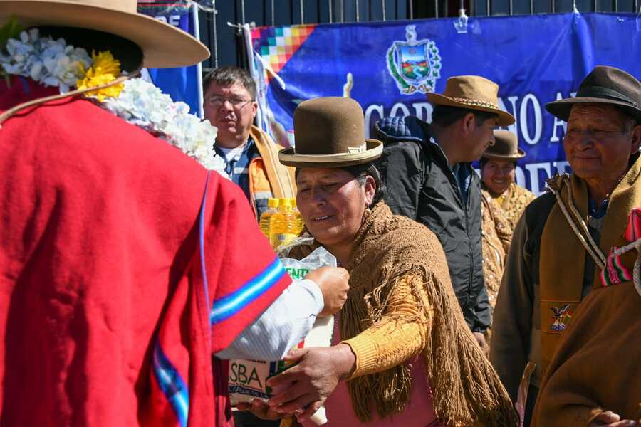 Gobierno entrega más de 60 toneladas de ayuda humanitaria a familias damnificadas en La Paz