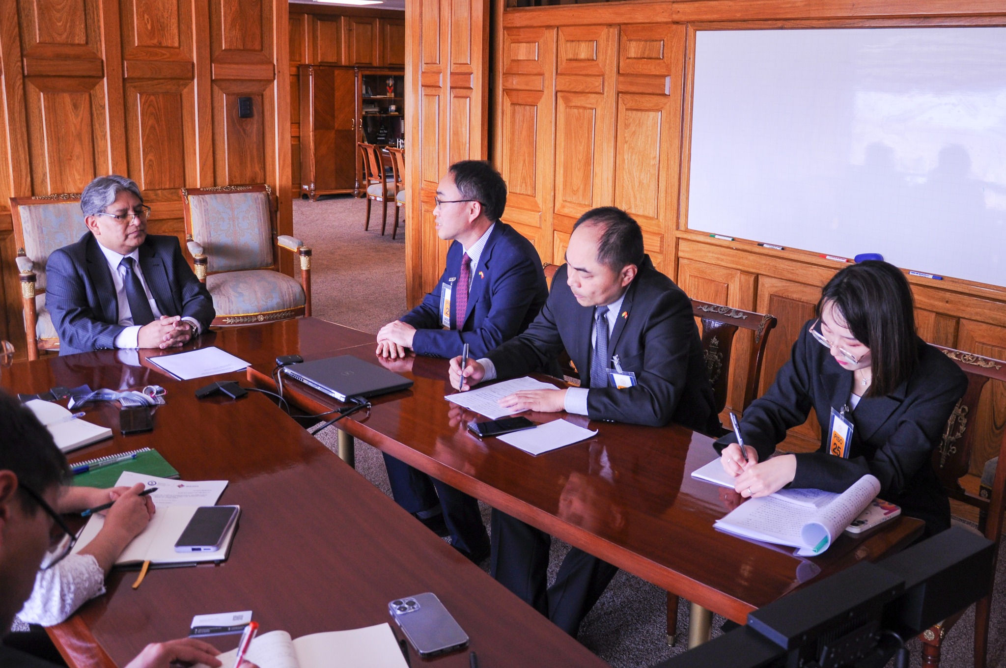 Bolivia y China coinciden acciones para consolidar una integración financiera y comercial