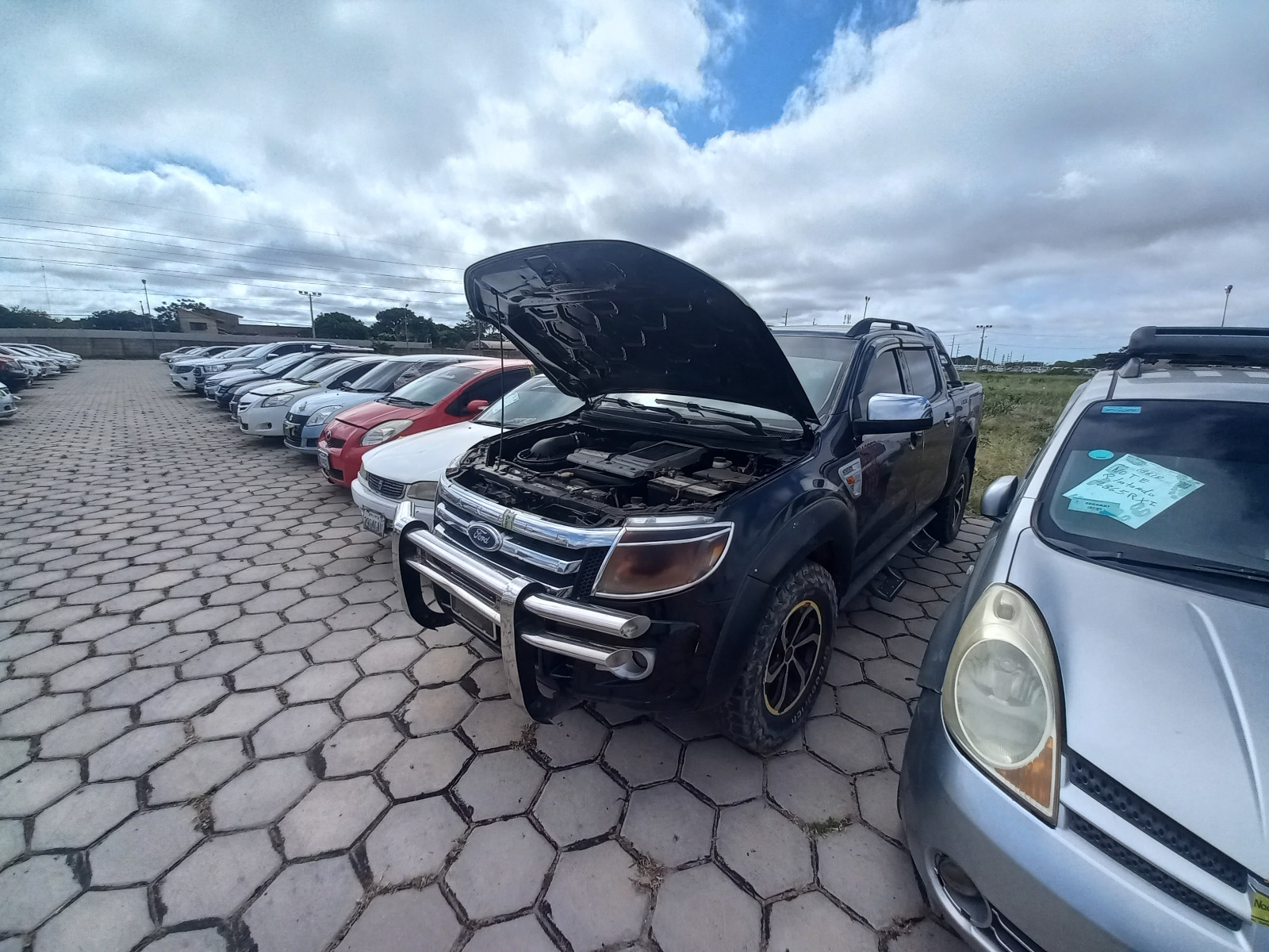 En Santa Cruz incautan 65 motorizados y mercancía de contrabando por más de Bs 8,2 millones 