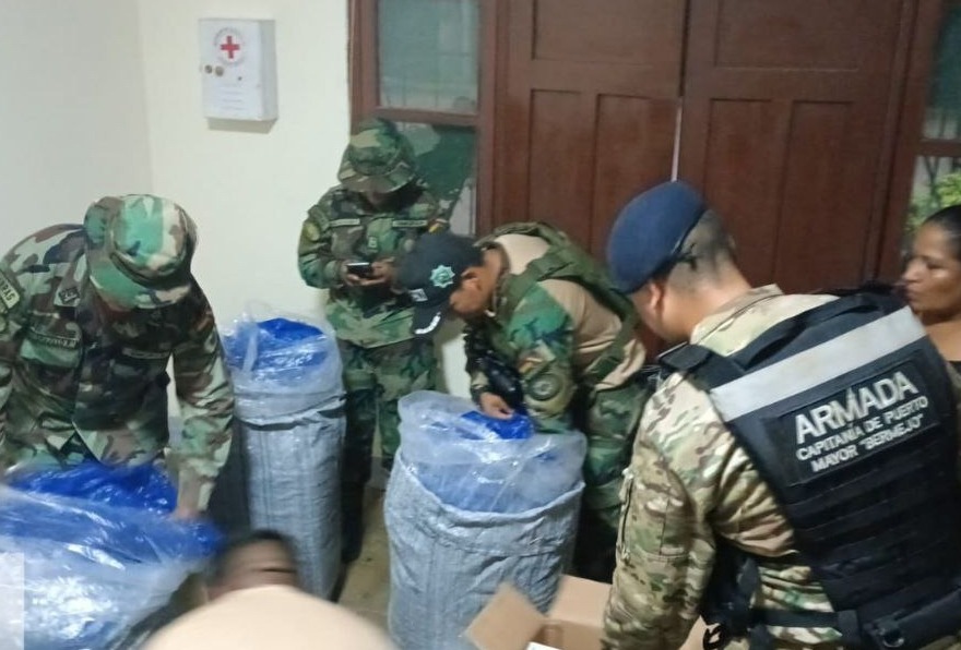 Militares comisan coca prensada y cigarrillos de contrabando en Bermejo