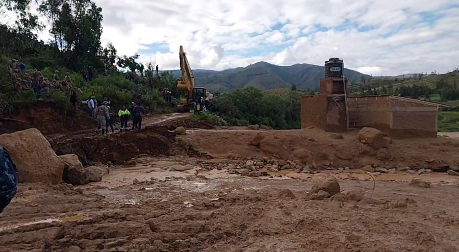 En Laquiña inician trabajos de limpieza y recuento de daños que dejó la mazamorra 