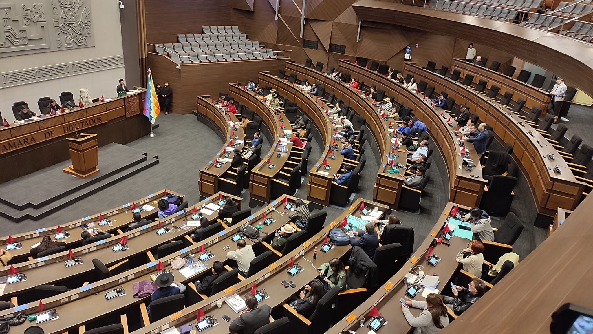 Diputados “evistas”, “camachistas” y “mesistas” actúan como una sola bancada y mantienen bloqueo a créditos