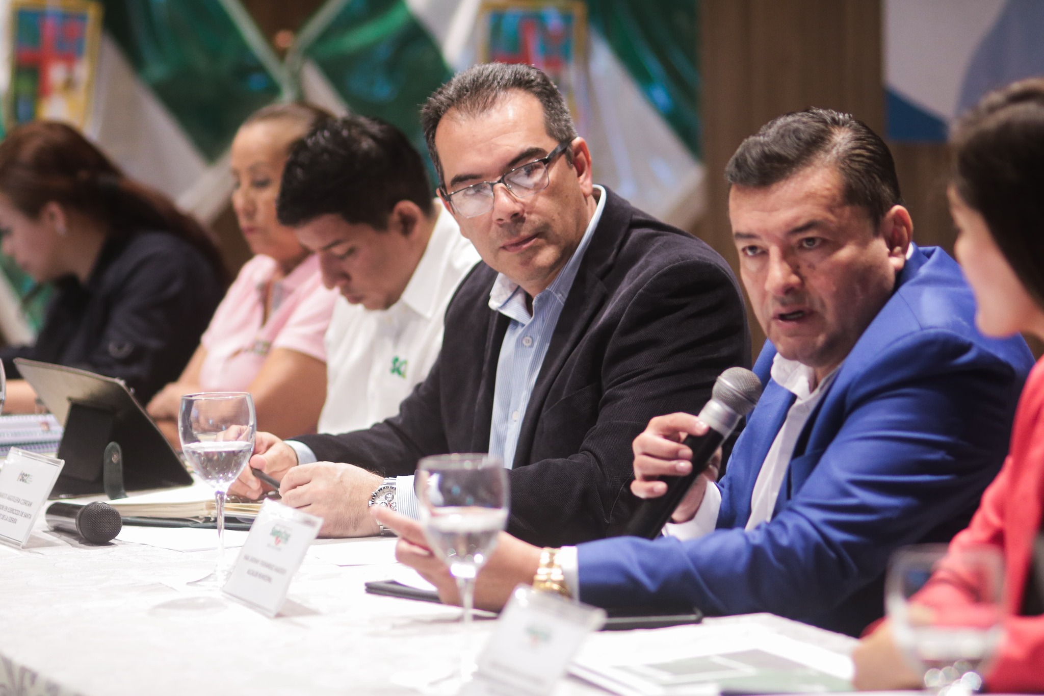 A poco de la suplencia de Camacho, en la Gobernación cruceña se contrató irregularmente a 940 personas