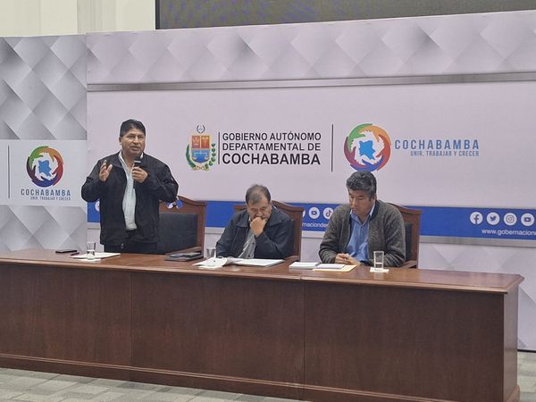 Gobierno analiza medidas y estrategias conjuntas para enfrentar la sequía en Cochabamba 