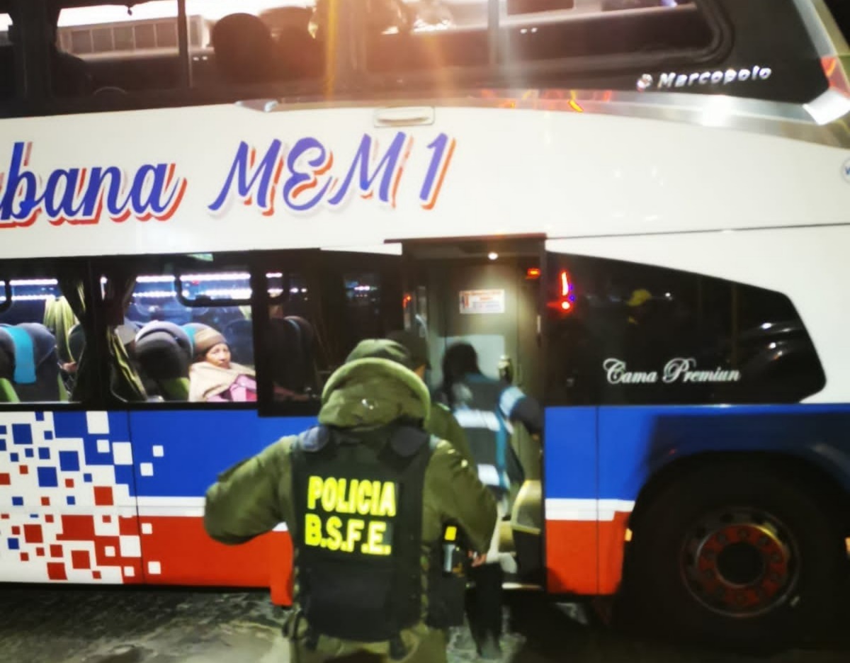 Terminal de Buses de La Paz suspende salidas al interior del país por bloqueos en Caracollo