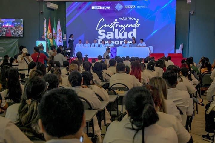 Salud entrega 219 ítems de especialistas y subespecialistas a hospitales de Santa Cruz