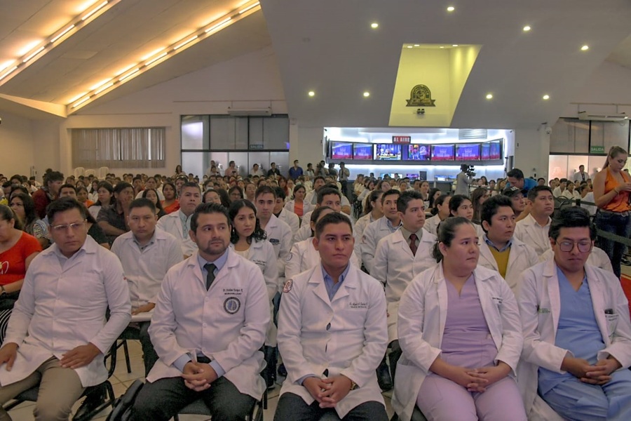 Salud fortalece atención en hospitales de Santa Cruz con entrega de 219 ítems de especialistas y subespecialistas