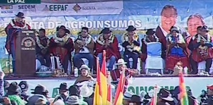 En Huarina construyen planta de agrofertilizantes, entregan 51 viviendas, sistema de agua potable y de riego