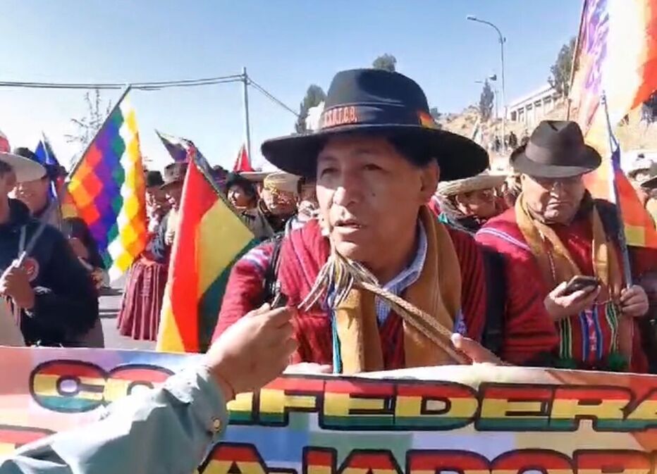 Trabajadores campesinos llaman a los bolivianos a “cerrar filas” frente a la asonada golpista