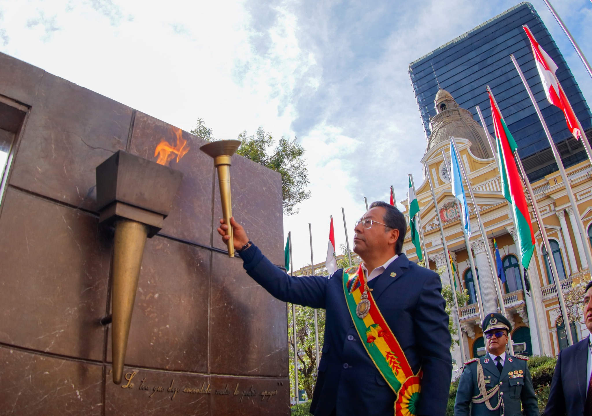 Arce saluda el aniversario de La Paz, “cuna de héroes y ejemplo de valor para las generaciones venideras”
