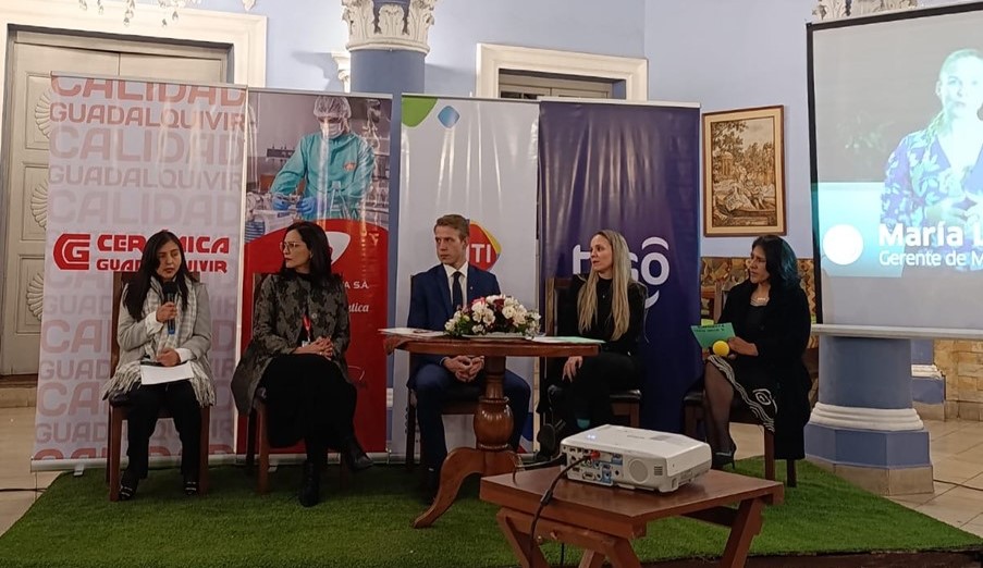 Empresa ganadora de concurso gubernamental mejora sus programas para luchar contra la violencia de género