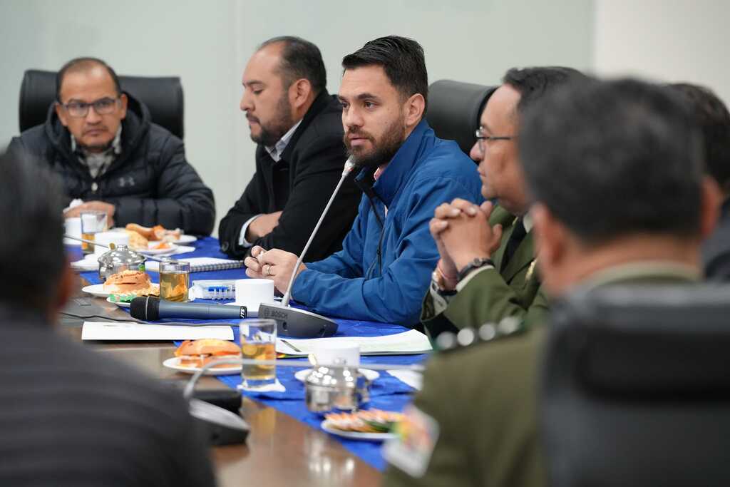 Desmienten que reunión con periodistas fuera para convocarlos a declarar por el golpe de Estado fallido