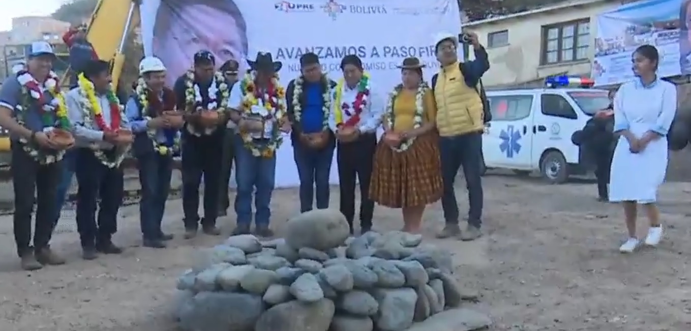 En Chulumani empieza construcción de un hospital de segundo nivel y entregan 40 viviendas sociales