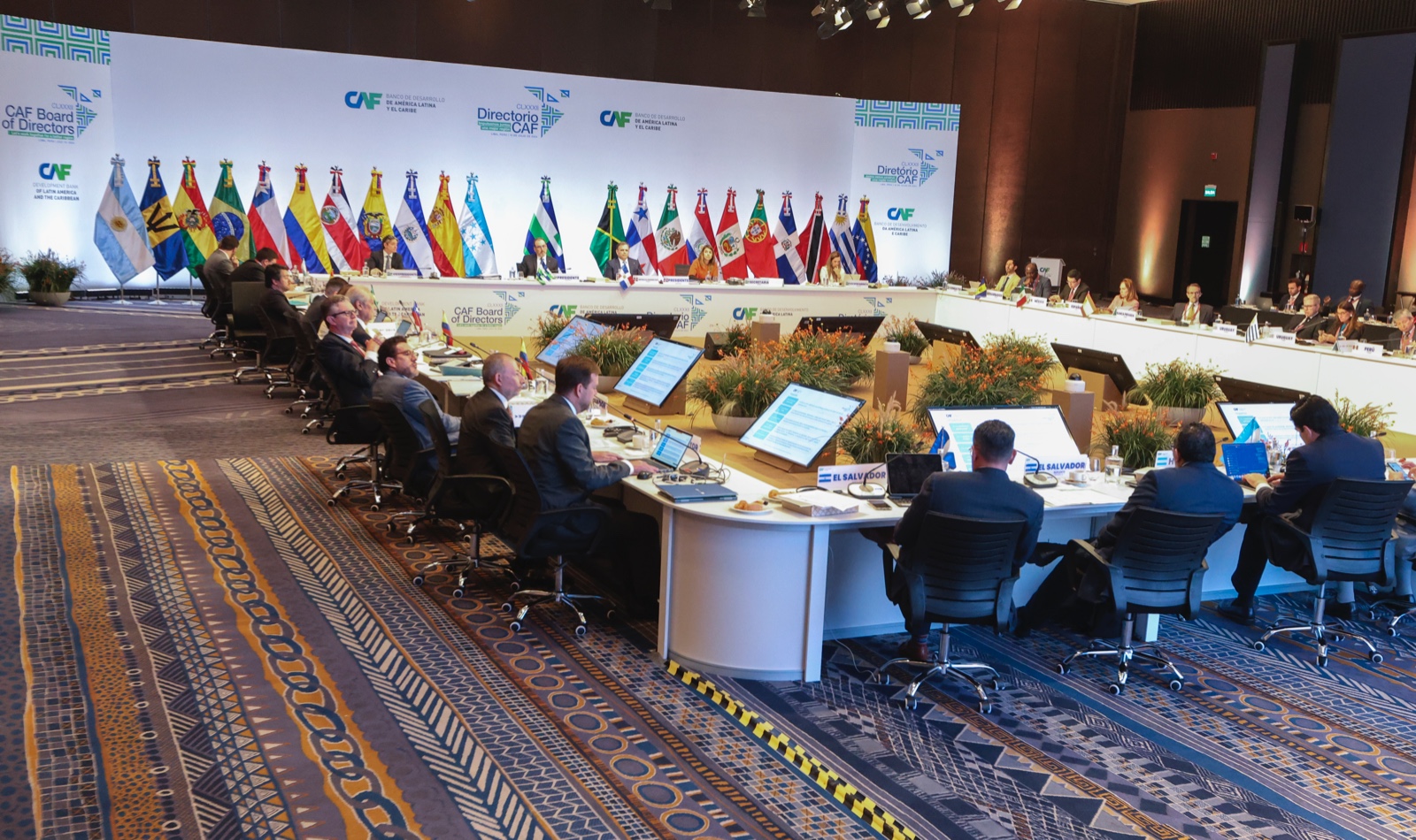 CAF aprueba crédito por $us 110 millones para infraestructura vial en Bolivia