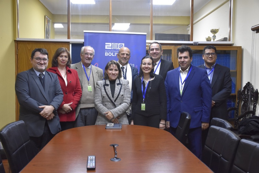 Expertos argentinos en trasplantes evalúan capacidad hospitalaria para crear un programa nacional en Bolivia