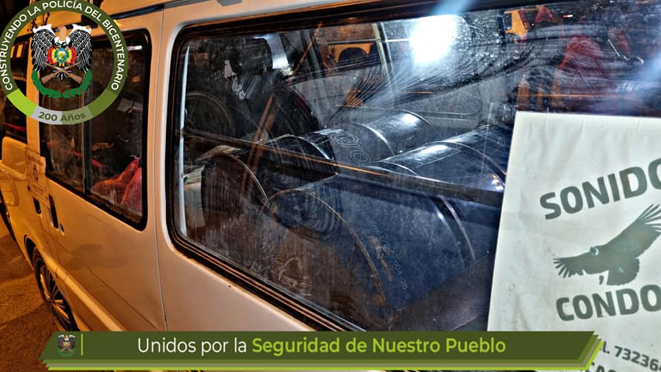 Policía frustra el desvío de más de 600 litros de gasolina en El Alto
