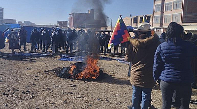 Afines a Evo Morales agreden a vecinos y dejan heridos a 17 funcionarios municipales en Senkata