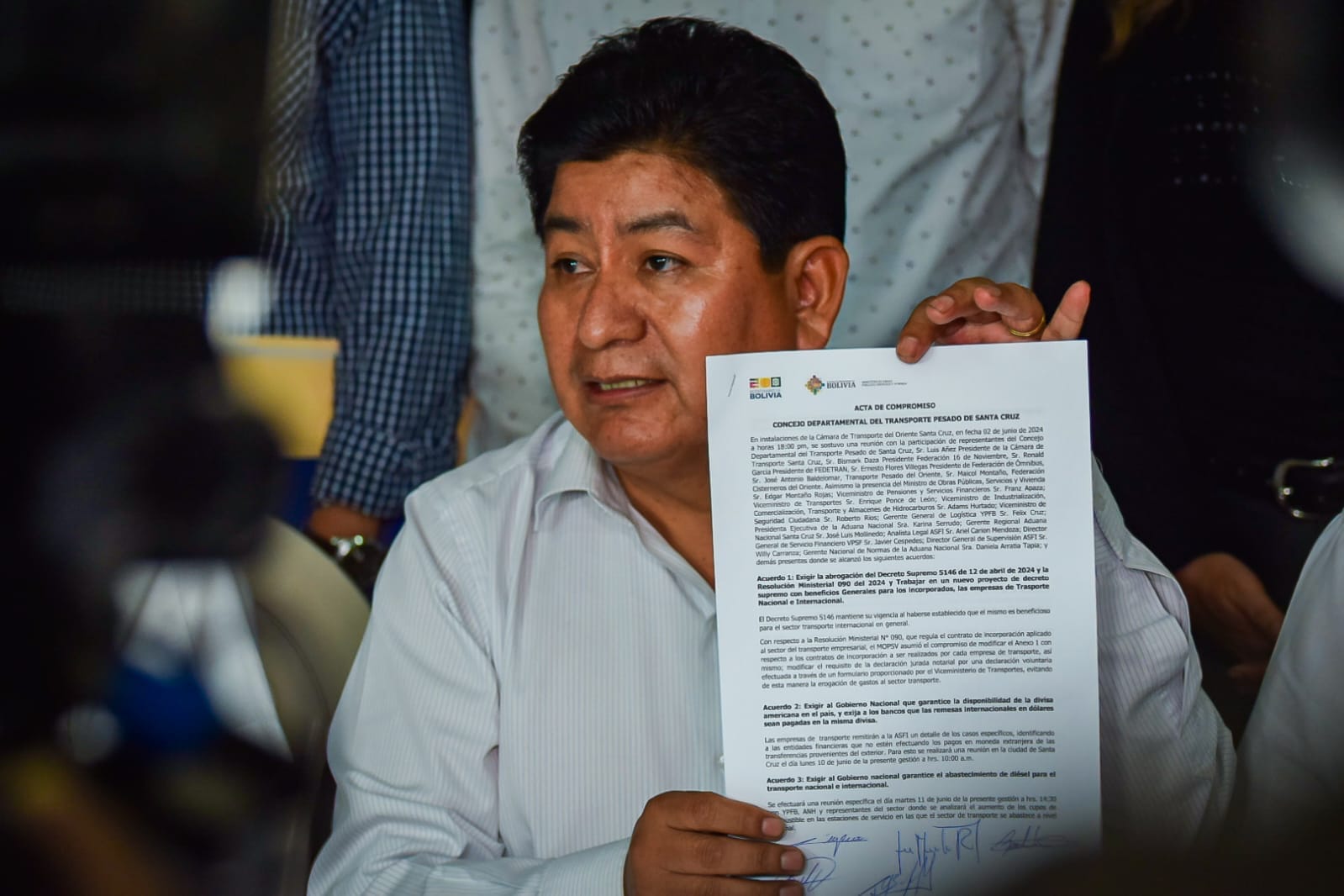 Transporte pesado de Santa Cruz decide no ir al bloqueo tras firmar acuerdo con el Gobierno