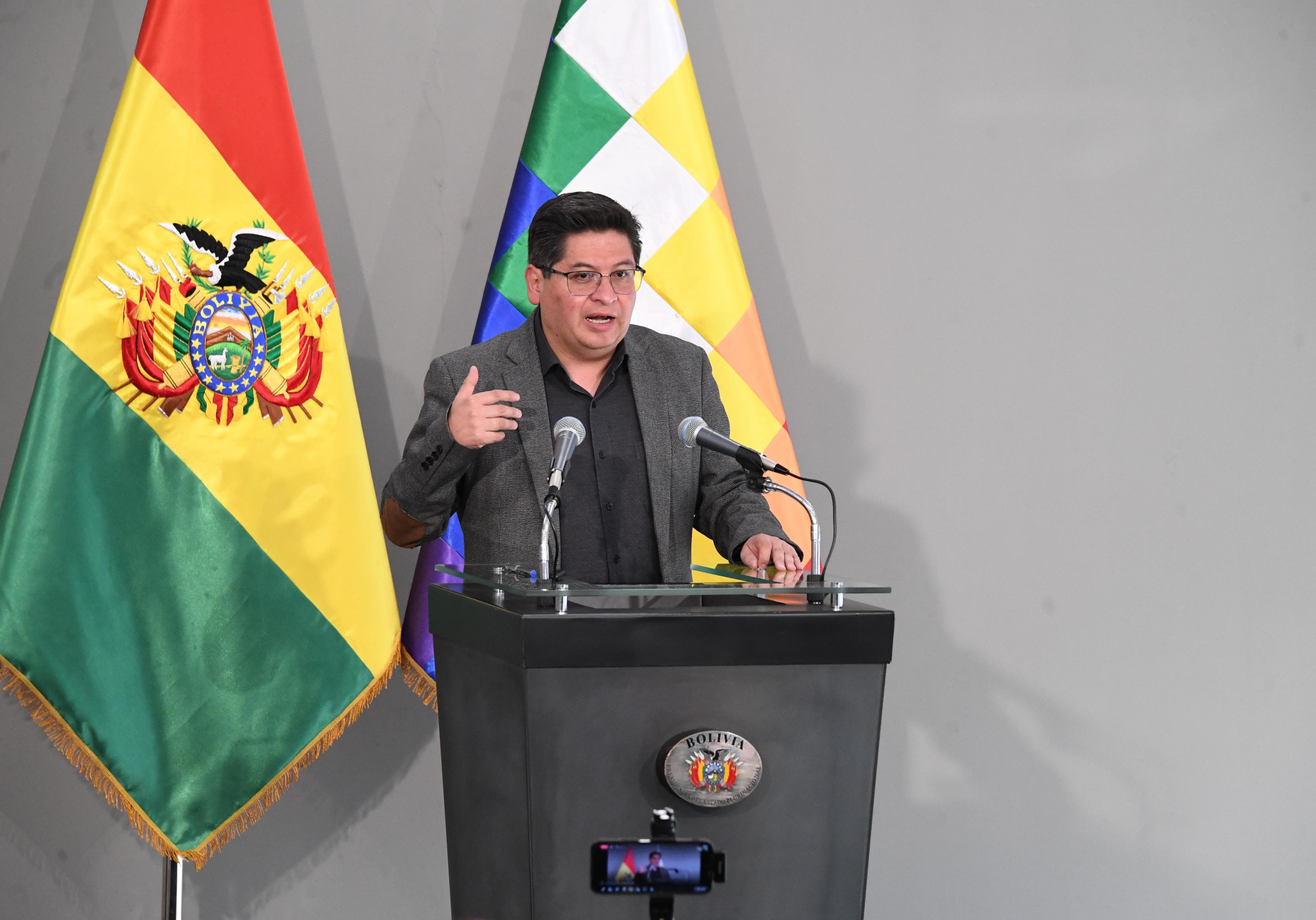 Aprueban decreto que aumenta renta a jubilados y viabiliza planilla de Bs 283,8 millones por mes 