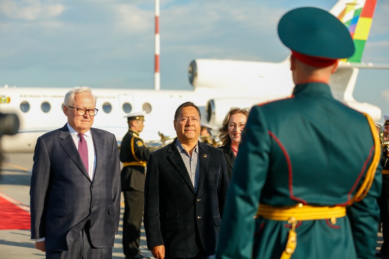 Arce llega a Rusia para exposiciones académicas y para fortalecer relaciones económicas