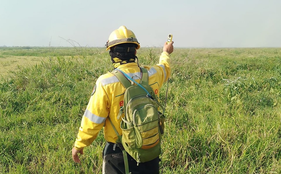 Bomberos trabajan en Bolivia y en Brasil para impedir ingreso del fuego forestal a Puerto Quijarro y Puerto Suárez 