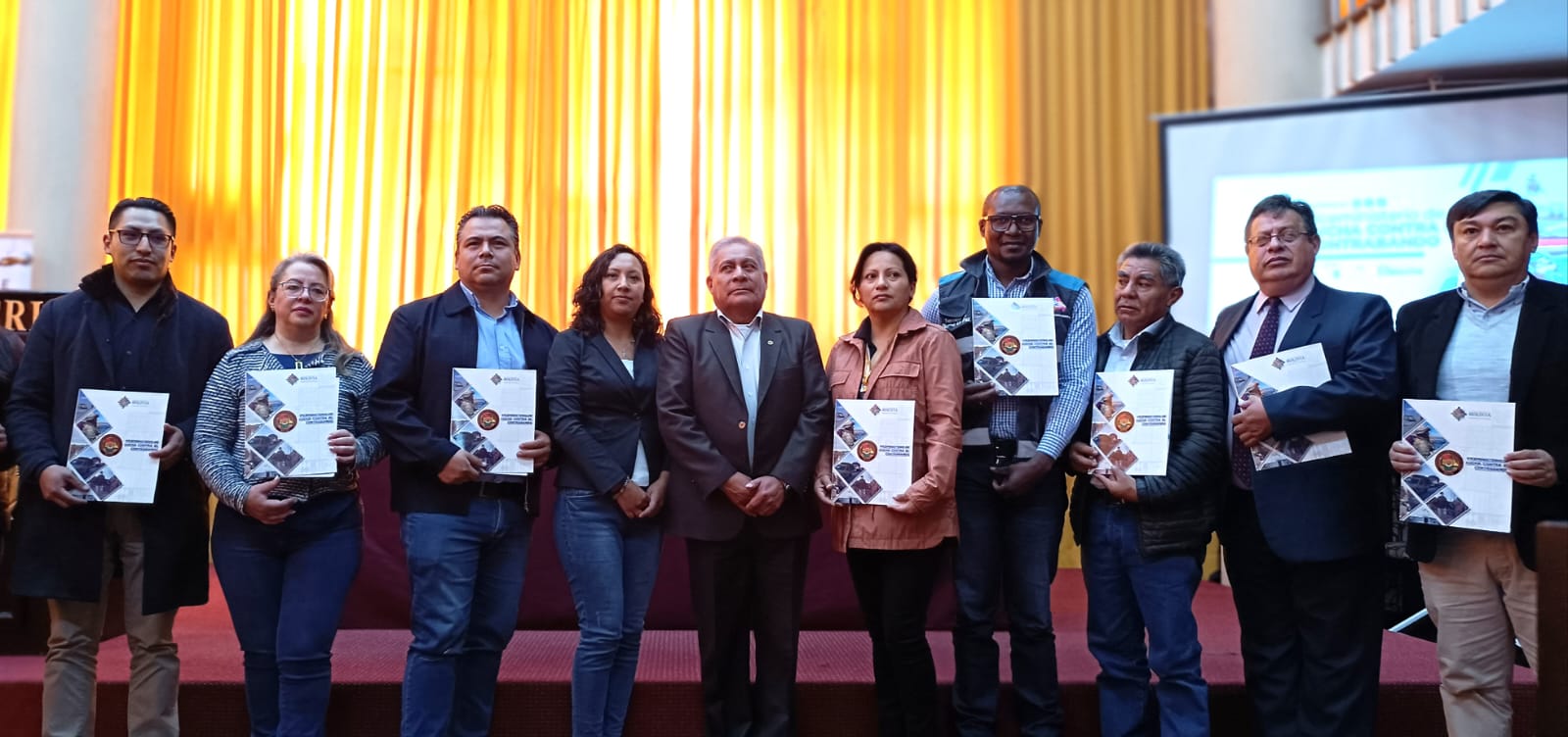 Gobierno firma convenios con terminales terrestres para luchar contra el contrabando