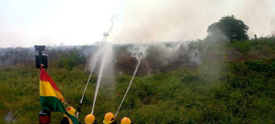 Defensa Civil descarta peligro en municipios cruceños por incendios forestales en Brasil 